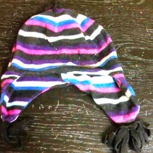 MOVING SALE❤️ NO HAGGLING LITTLE GIRL STRIPED MULTICOLORED 4-7 PULL ON HAT.